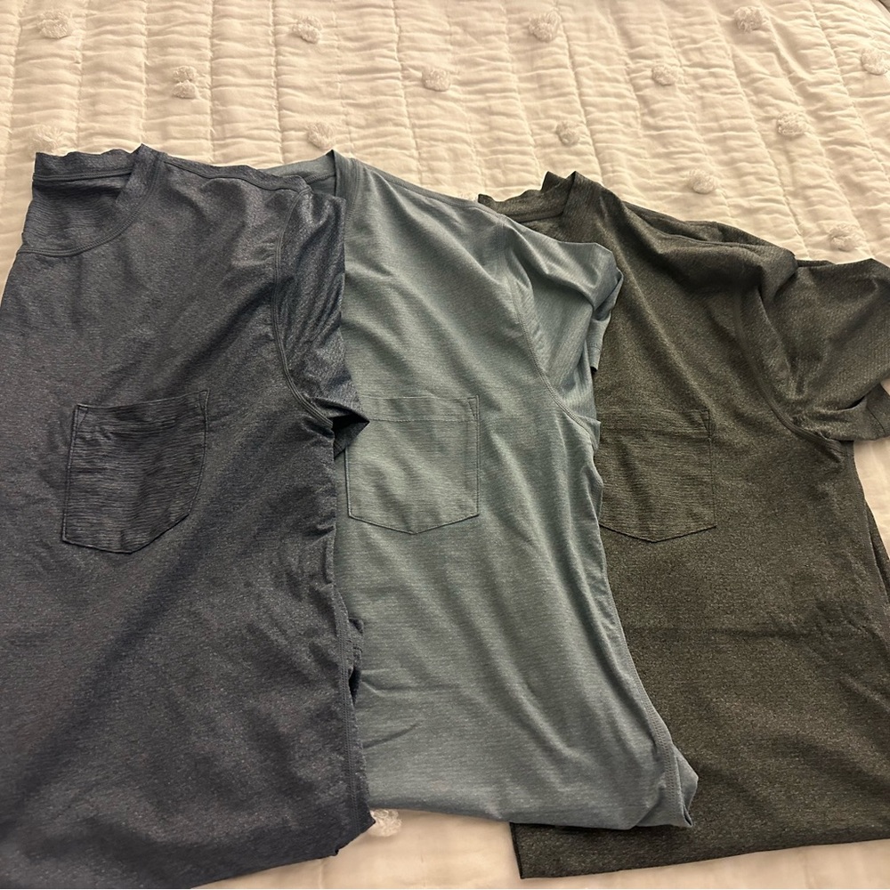 Vuori men’s workout shirt